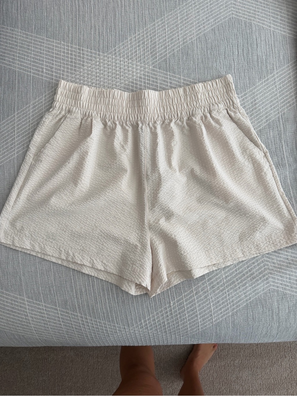Vuori Milkweed Textured Villa Shorts